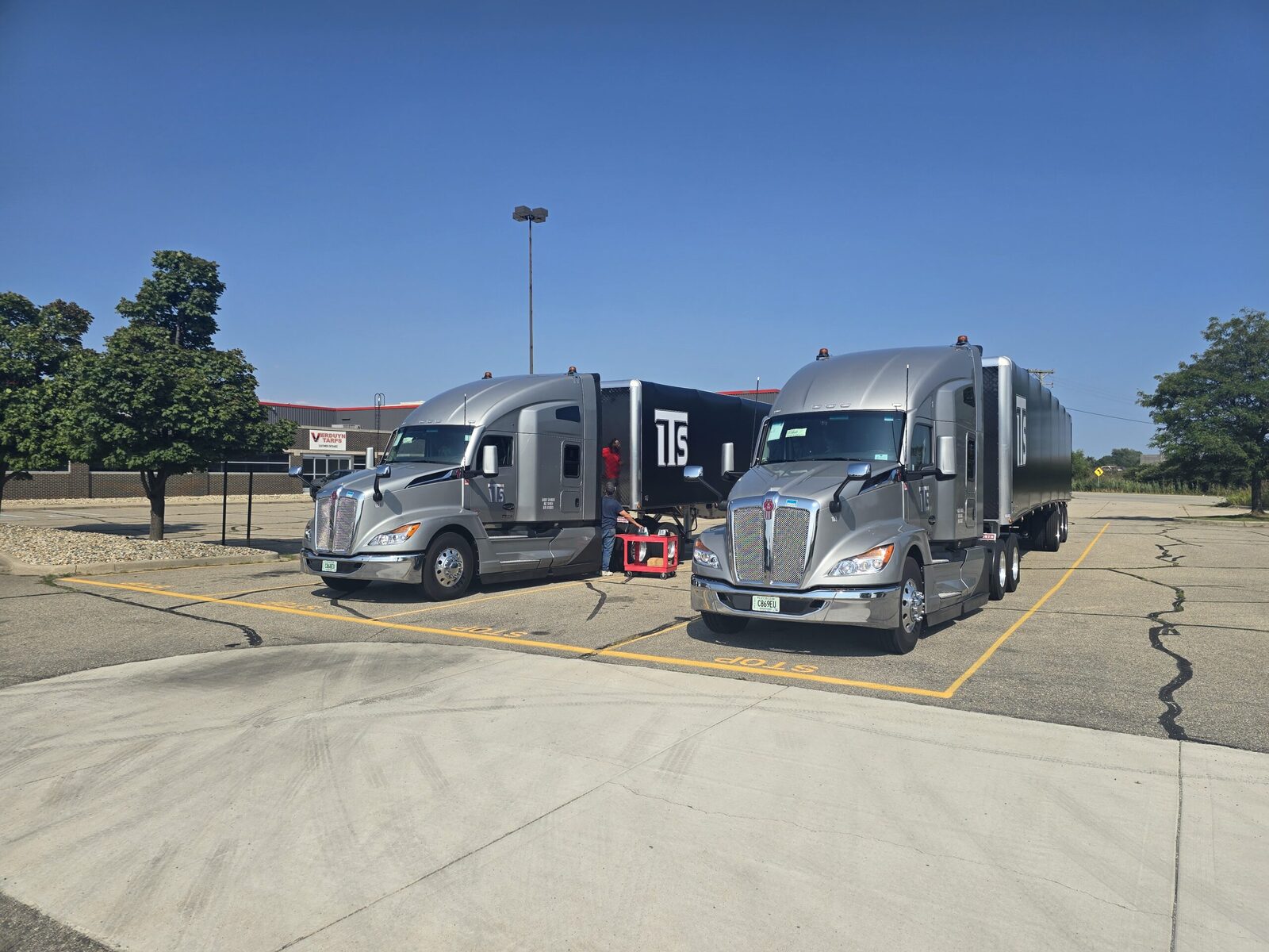 Late-model Peterbilt & Kenworth fleet · International Transport Services